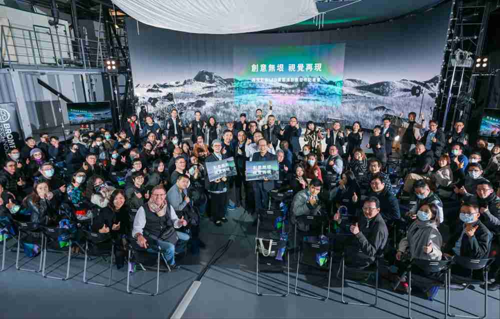 再现影像LED虚拟制作摄影棚整合拍摄场景、、、、内容制作、、、、技术指导到设备租借一站式服务，，，可望提升LED虚拟制作的影视效能，，，，进而产出更多高质量细致作品