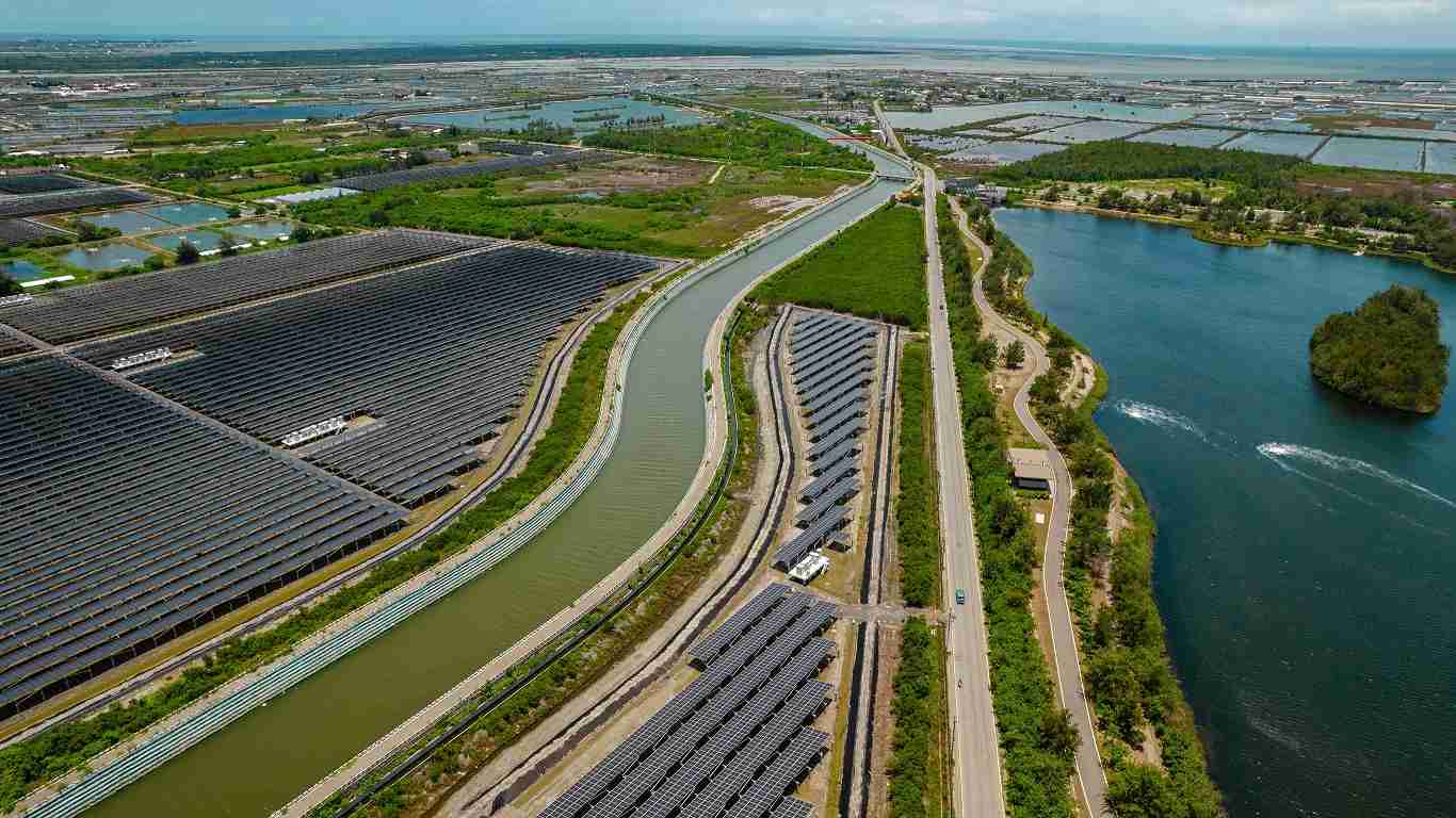 传奇国际能源事业提供智慧能源管理、、太阳能监控管理、、、全方位电厂建置及运维解决方案，，，并拥有管理超过6000案场的经验