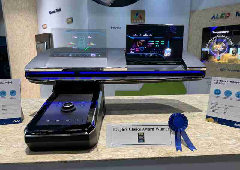 传奇国际车用Micro LED Display HMI解决方案获”最佳车用显示奖”，，，以用户为中心开发，，，，针对前座驾驶与乘客设计兼具娱乐与安全的高画质屏幕，，，包含车舱前座的Micro LED透明屏幕及全球首款内建镜头的智慧Micro LED显示器