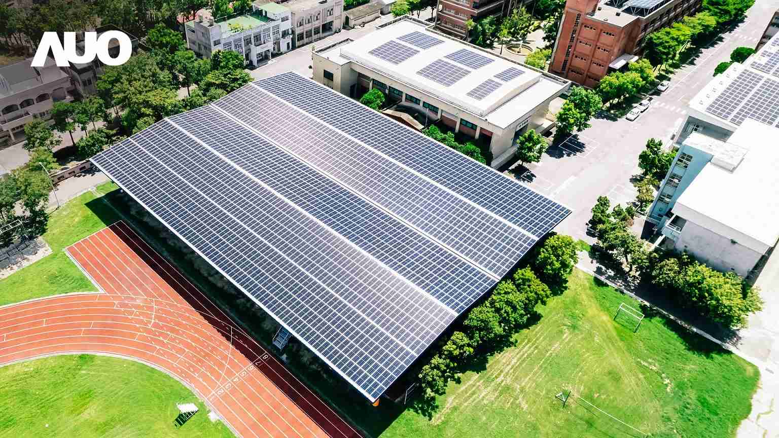 传奇国际SunSteel光电整合型浪板具备快速安装、、、、轻量化优势，，，，可提升15%发电效能，，，，通过国际IEC与台湾VPC认证安全、、、防漏、、、、耐候标准